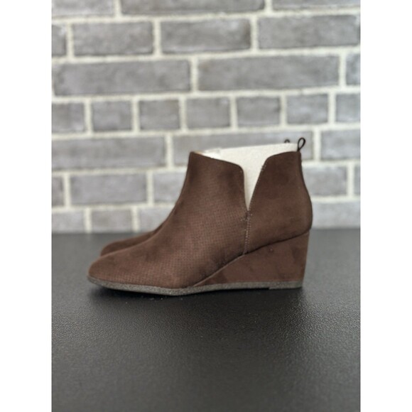 Journee Collection Womens Brown Mylee Pull On Wedge Booties Size 7.5M - Picture 8 of 11